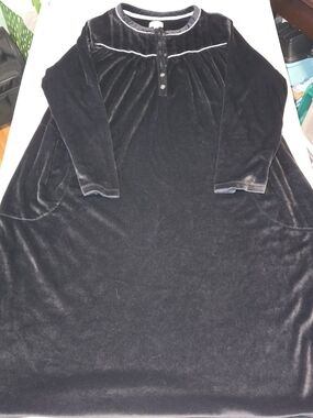 ARIA Large 12-14 SOFT BLACK VELOUR ROOMY WARM GOWN NIGHTGOWN